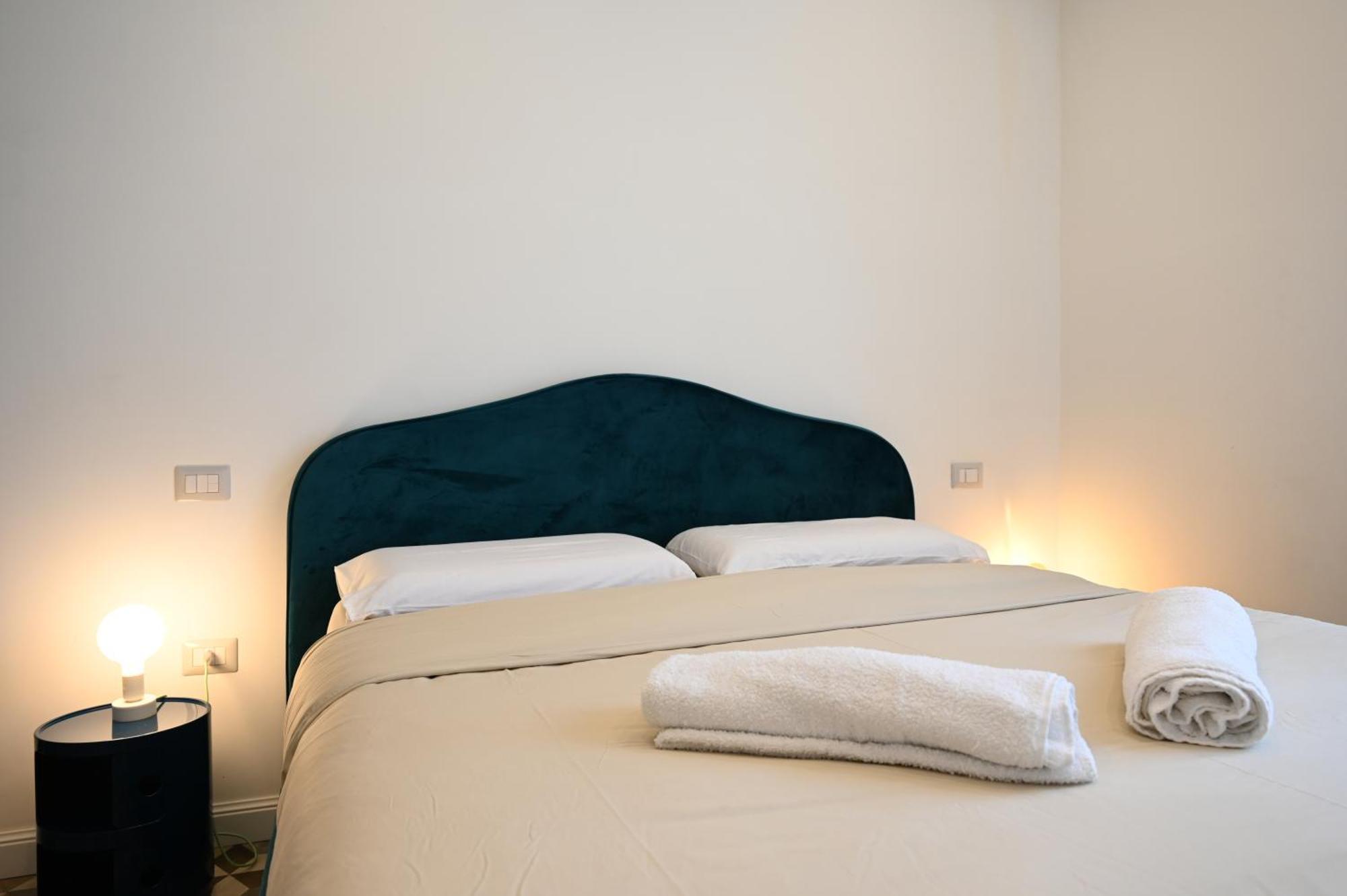 Qhouse Apartment Наполи Екстериор снимка
