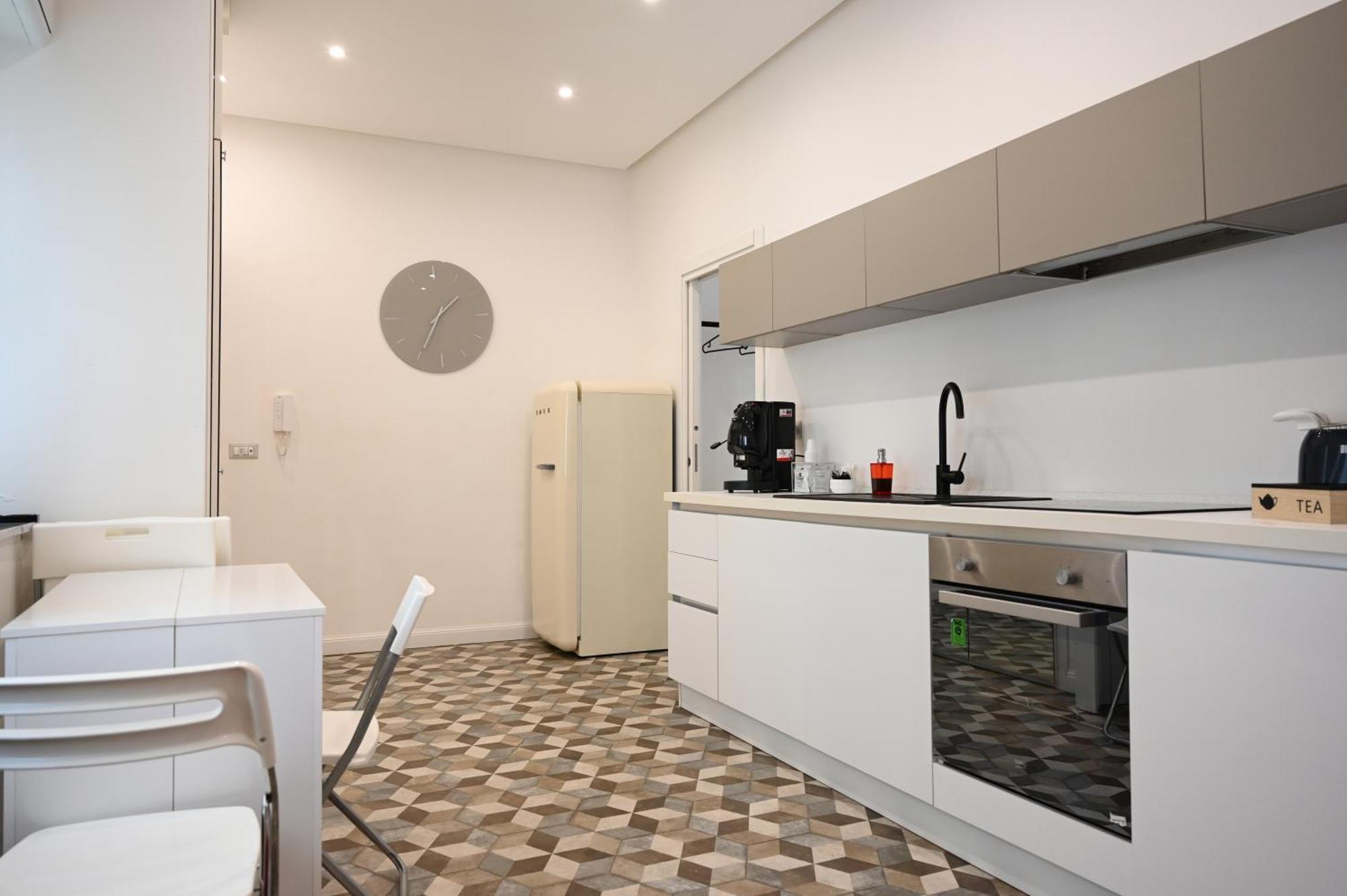 Qhouse Apartment Наполи Екстериор снимка