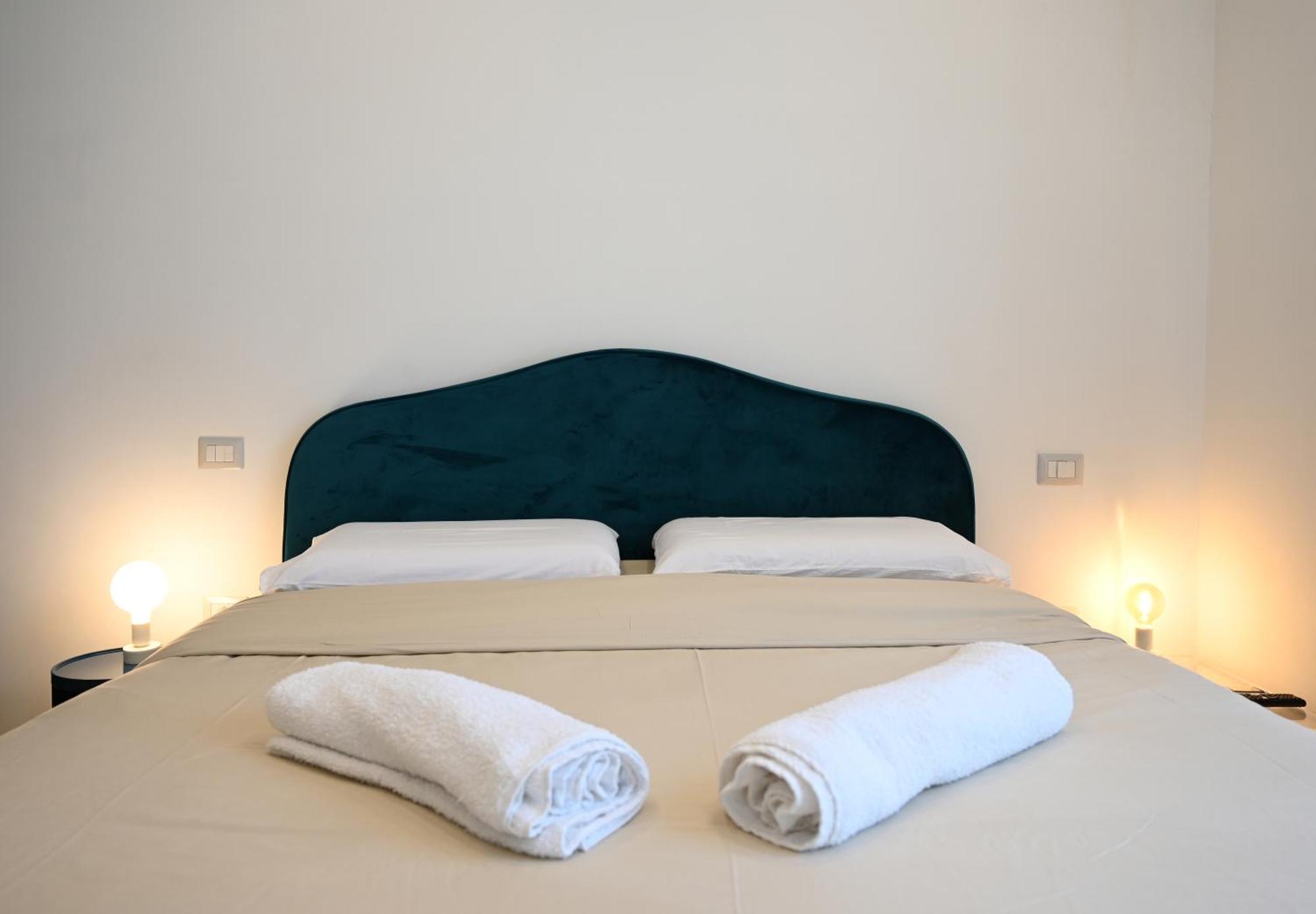 Qhouse Apartment Наполи Екстериор снимка