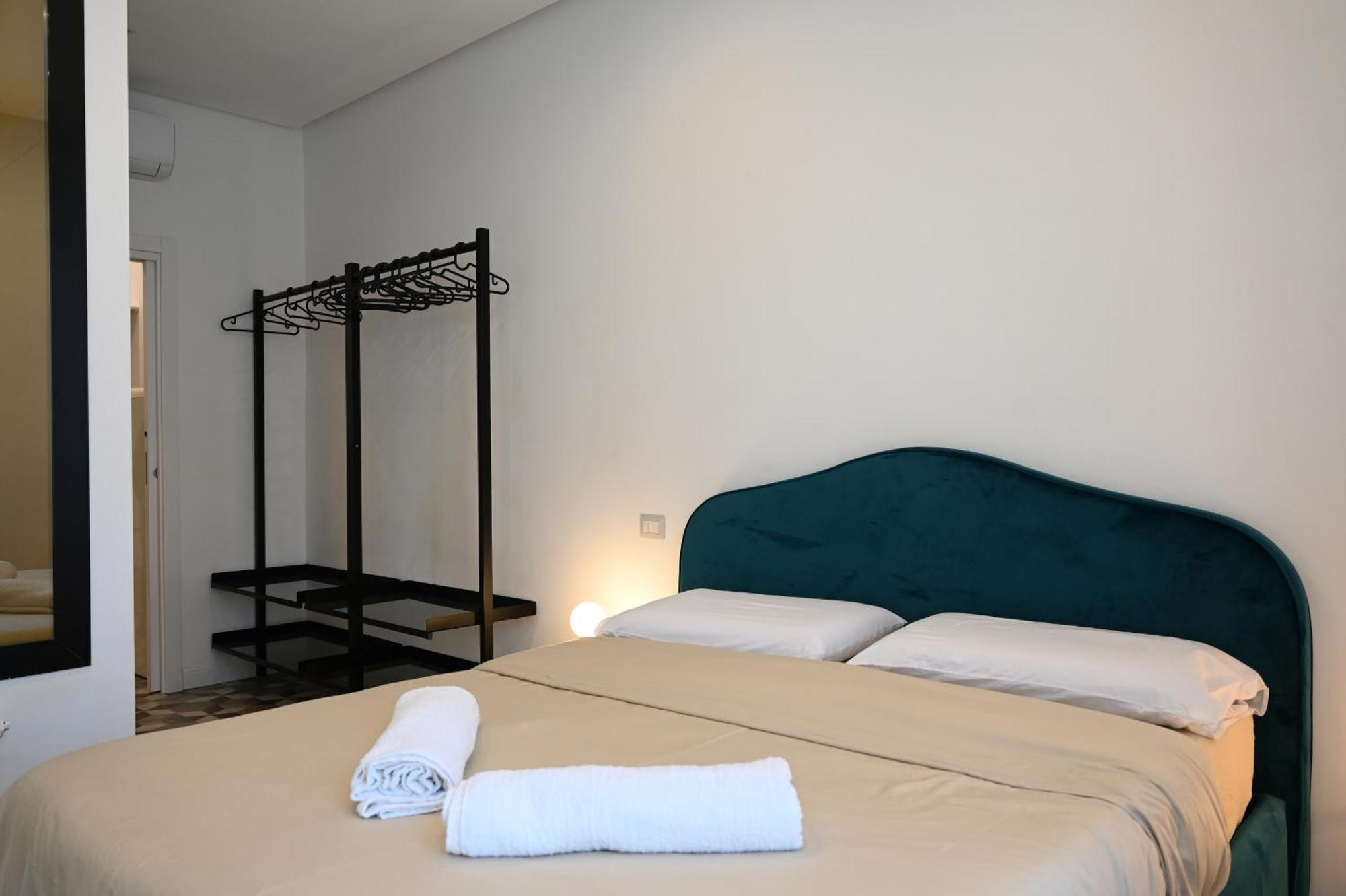 Qhouse Apartment Наполи Екстериор снимка